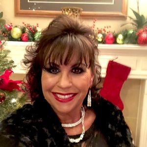 Meet your Posher, Debbie